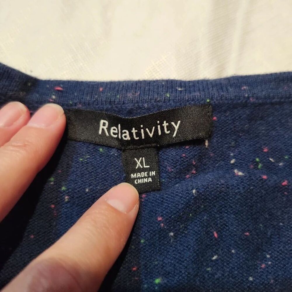 Relativity size XL - Picture 4 of 5